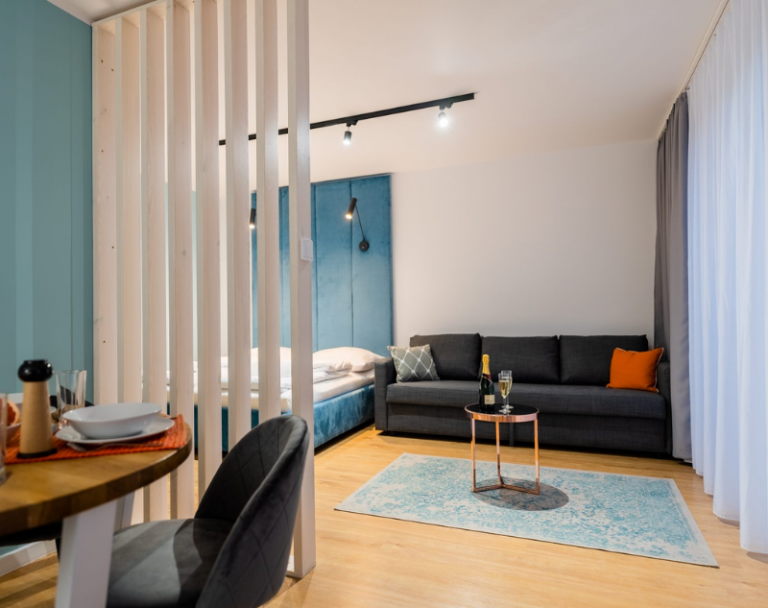 Read more about the article Duży hotel czy kameralny apartament nad morzem